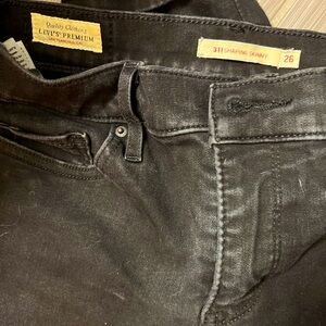 LEVIS 311 shaping skinny jeans. Size 26